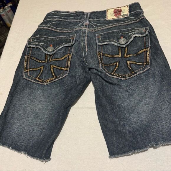 VTG LAGUNA BEACH Rare men 29 Dark Denim Shorts , skulls hardware Embroidery - Picture 1 of 10